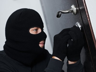 Evlərdən oğurluq edən şəxs saxlanıldı