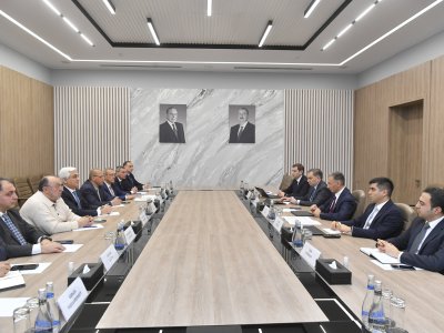 Rəşad Nəbiyev İKT şirkətləri ilə əsas çətinlikləri müzakirə etdi