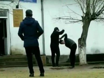 Məktəb direktoru şagirdi döyüb?&nbsp;- Açıqlama