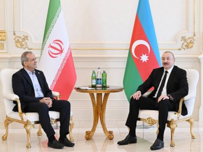 İlham Əliyev Pezeşkiana zəng etdi: bölgədəki vəziyyət müzakirə edildi