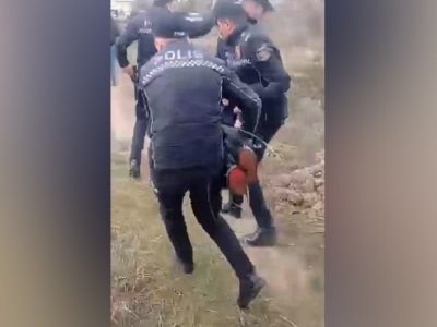 Polis kanala düşən azyaşlını xilas etdi&nbsp;- VİDEO