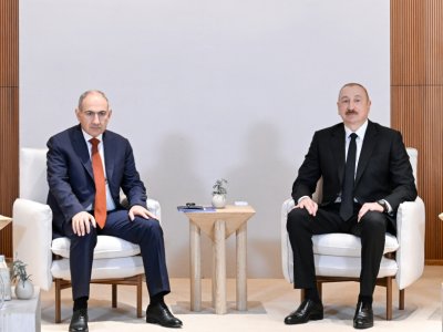 İlham Əliyevlə Nikol Paşinyan görüşür - FOTOLAR