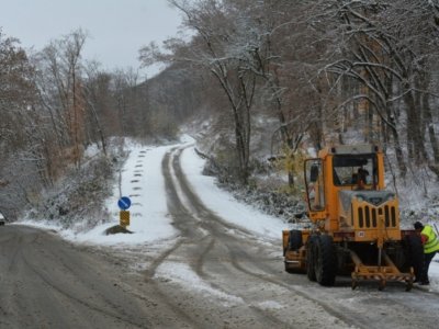 Sürücülərin nəzərinə! - Bu ərazilərdə yollar buz bağlayıb