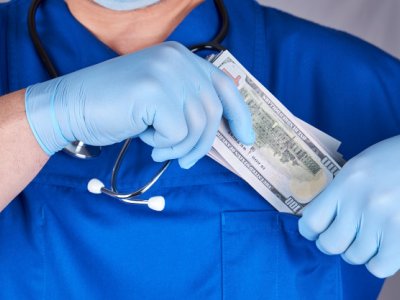 Почему были приостановлены бонусы для врачей? - Официальное ОБЪЯСНЕНИЕ