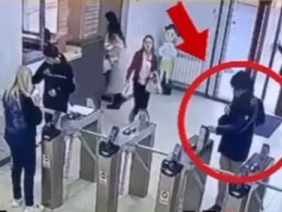 Müəllimini güllələyən şagird liseyə silahla belə daxil olub&nbsp;- VİDEO