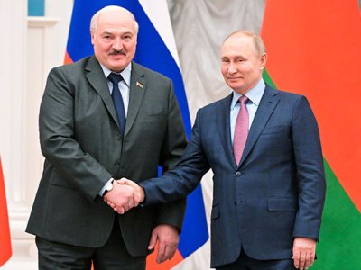 Putin Lukaşenko ilə müzakirə apardı