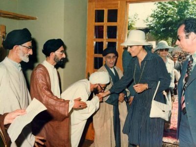 Pəhləvidən mollalara: farslaşdırmanın dəyişməyən xətti