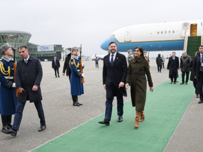 Azərbaycan Prezidenti ABŞ-nin Vitse-prezidentini qarşıladı