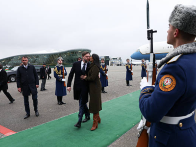 Cey Di Vensin ailəvi Bakı səfəri sosial şəbəkələrdə gündəm olub