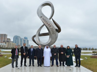 Ərəb Parlamentinin prezidenti Zəfər parkını ziyarət etdi - FOTOLAR