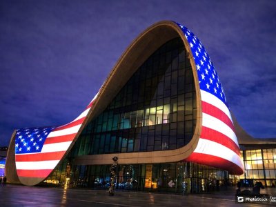 Heydər Əliyev Mərkəzi ABŞ bayrağı ilə işıqlandırıldı