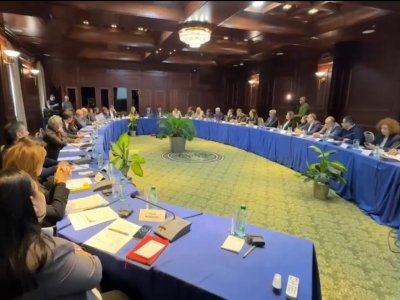 Azərbaycan və Ermənistan nümayəndələrinin İrəvanda görüşü başladı