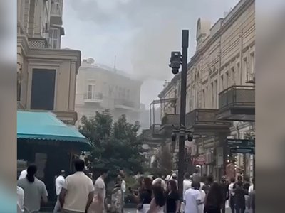 "Torqovı"da bina yanır - VİDEO