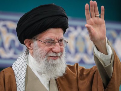 Xamenei azərbaycanlıları təriflədi - Təbrizlilər bu şuarları&nbsp;səsləndirdilər