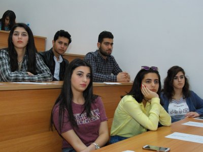 Tələbə kreditlərinə müraciətlər artıb: qızlar&nbsp;çoxdur