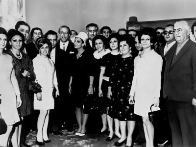 İran sənətçilərinin Bakı səfəri: Onları kimlər qarşılamışdı? -&nbsp;FOTO