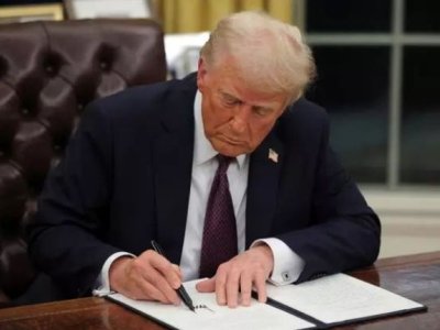 Donald Tramp Sülh Şurasının yekun qətnaməsini imzalayıb