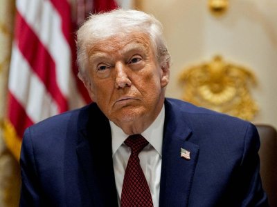 Tramp İrana zərbə ehtimalını nəzərdən keçirir