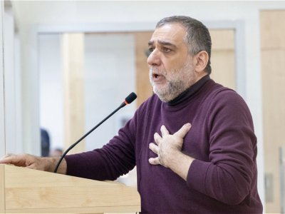 Vardanyan Füzuli və Caviddən sonra Nəsiminin də şeirini OXUDU