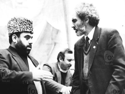 Elçibəyin Şeyxə ittihamı - İllər sonra bu çıxış niyə gündəmə gəldi...