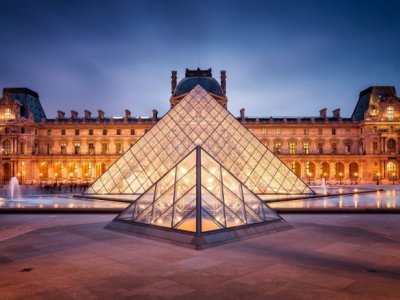 مدیر موزه لوور استعفا داده است