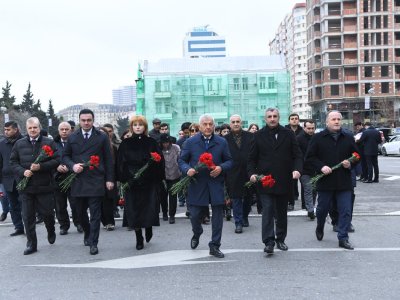 BMU-nun kollektivi Xocalı soyqırımı abidəsini ziyarət edib -&nbsp;FOTOLAR