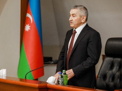 İcra başçısı qəsəbə nümayəndələrinin yerini dəyişdi