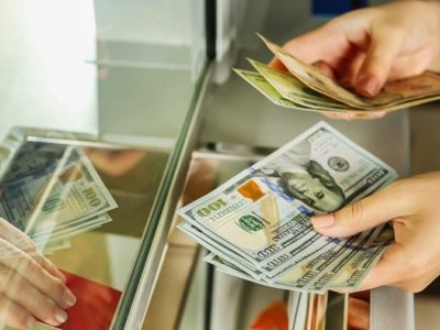 Azərbaycanda dollar satışı&nbsp;kəskin AZALIB