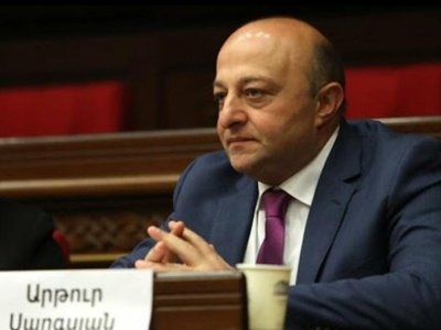 Artur Sarkisyanın ev dustaqlığı uzadıldı