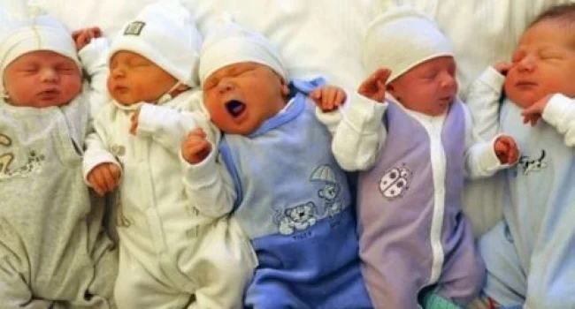 24 yaşlı qadın beşəm dünyaya gətirdi