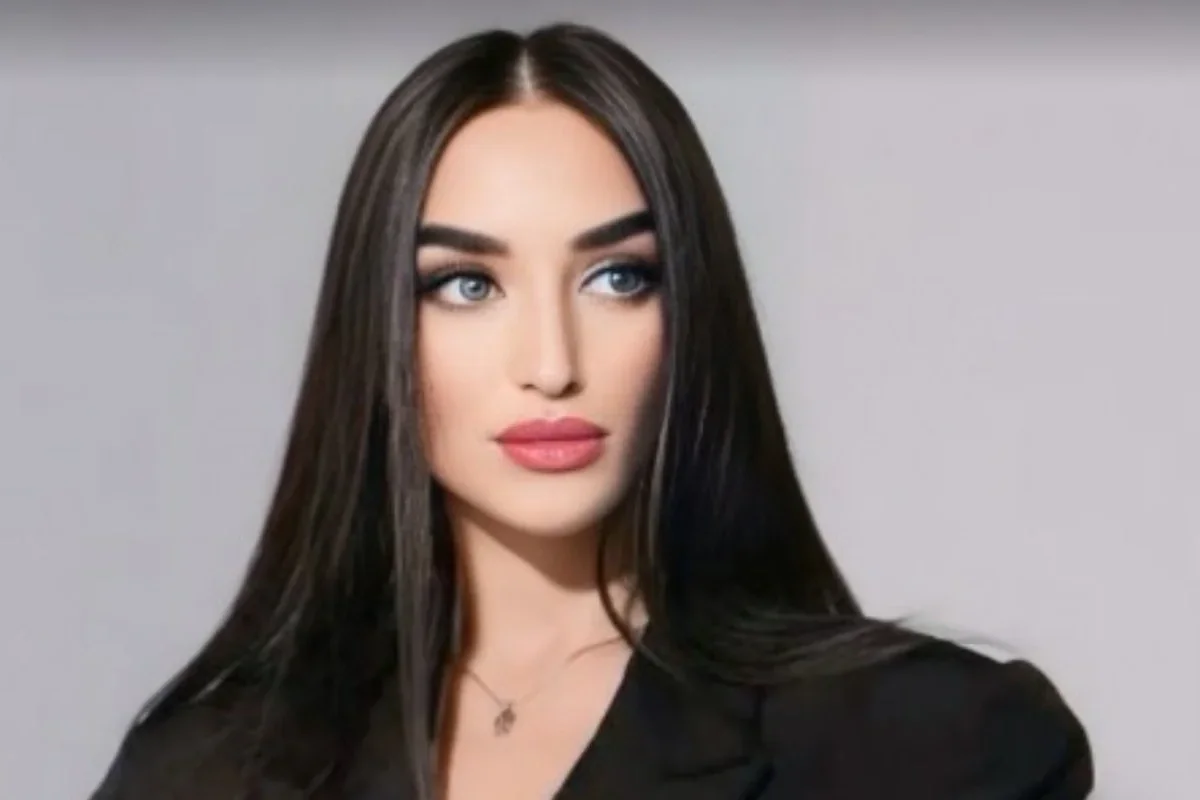 Alyona Əliyeva moda sərgisindən paylaşım edib