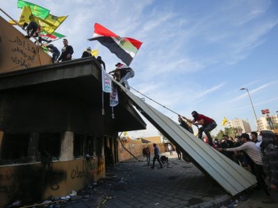 İranlılar ABŞ-nin İraqdakı səfirliyinə hücum etdi