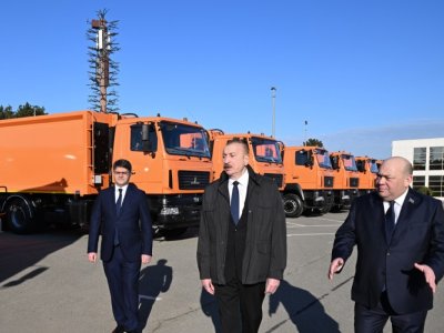 Prezident məişət tullantıları daşıyan texnikalarla tanış oldu - FOTOLAR