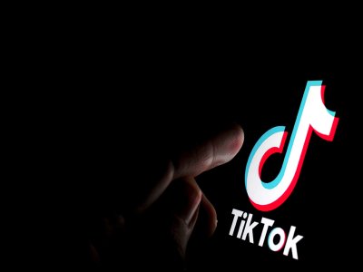 "TikTok"da açıq-saçıq videosunu paylaşan QIZ HƏBS EDİLDİ