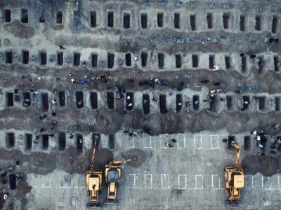 Могилы, вырытые в Иране для более чем 160 школьниц