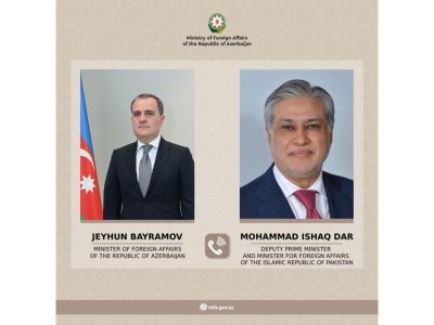 Ceyhun Bayramov pakistanlı həmkarına telefonla zəng etdi