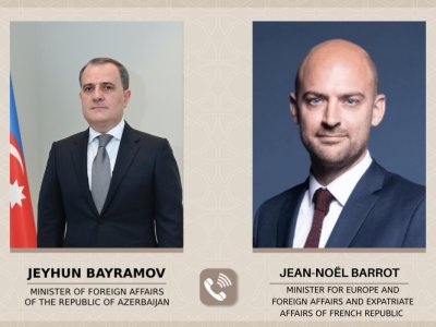 Ceyhun Bayramov fransalı həmkarı ilə danışıb