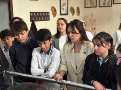 Deputat şagirdlər üçün&nbsp;Tibb Universitetinə səfər təşkil edilib