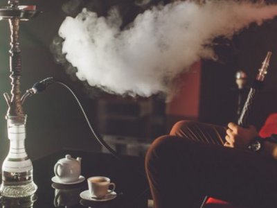 &ldquo;TikTok&rdquo;da canlı yayımda qəlyan çəkdi&nbsp;- 750 manat cərimələndi