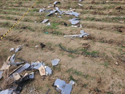 Nahçıvan'da okul yakınına düşen dronun kalıntıları -&nbsp;FOTOĞRAFLAR