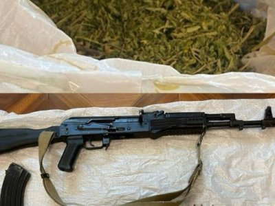 В Сальяне у 63-летнего мужчины обнаружены автомат и наркотики