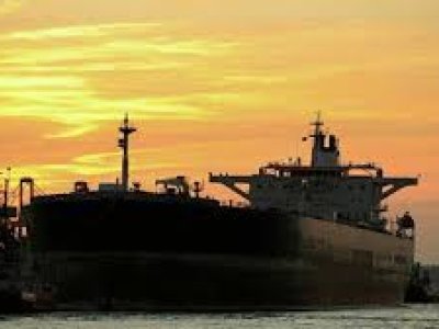 İran körfəzdə tankeri vurdu