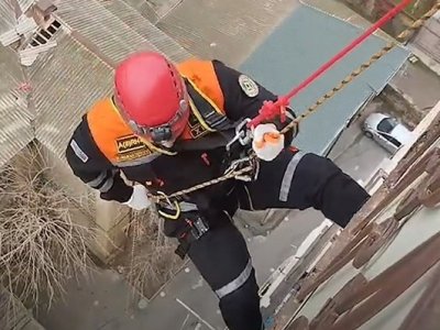 Sumqayıtda azyaşlı belə xilas edildi - VİDEO