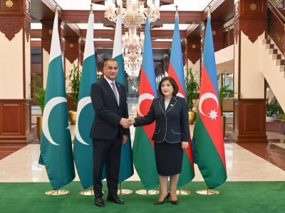 Spiker&nbsp;pakistanlı həmkarı ilə regiondakı gərginliyi müzakirə etdi