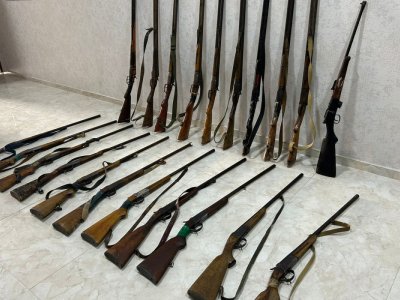 Polis xeyli silah-sursat topladı