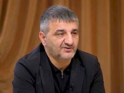 İcra başçısı tanınmış meyxanaçını görüşə dəvət etdi