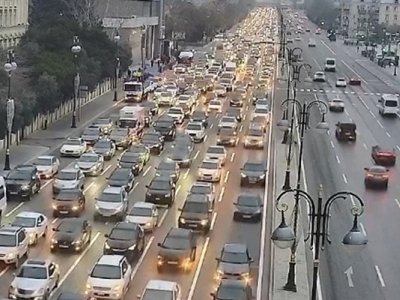 Səhəri tıxac açan Bakı YOLLARI