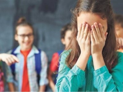 Uşağı döyərək tərbiyə edən müəllim cərimələnəcək