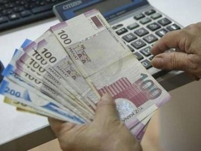 В прошлом году получил социальное пособие и президентскую стипендию