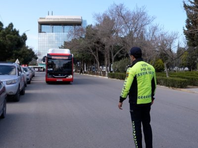 Polis&nbsp;avtobus sürücülərini şöbəyə dəvət etdi - VİDEO